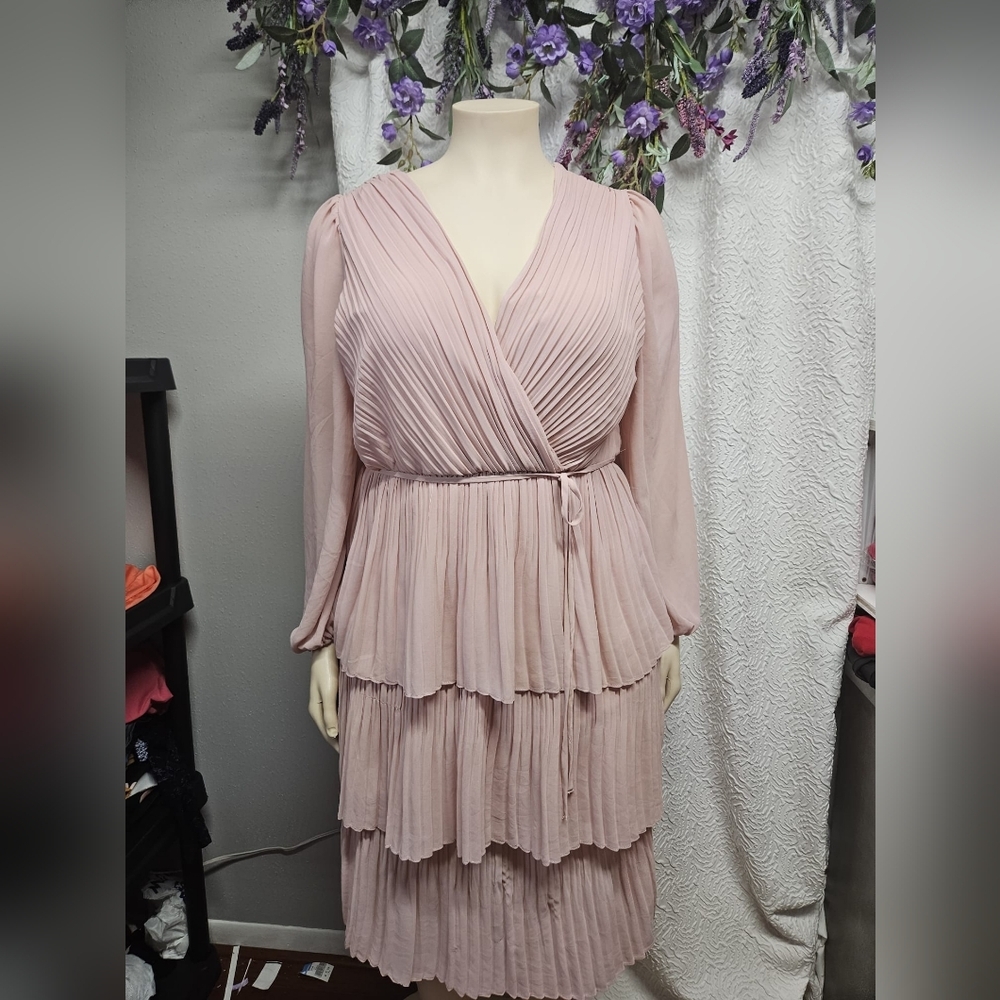 Elegant Pink Pleated Dress